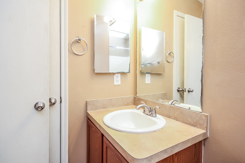 1,685/Mo, 18810 Sandelford Dr Katy, TX 77449 Bathroom View 3