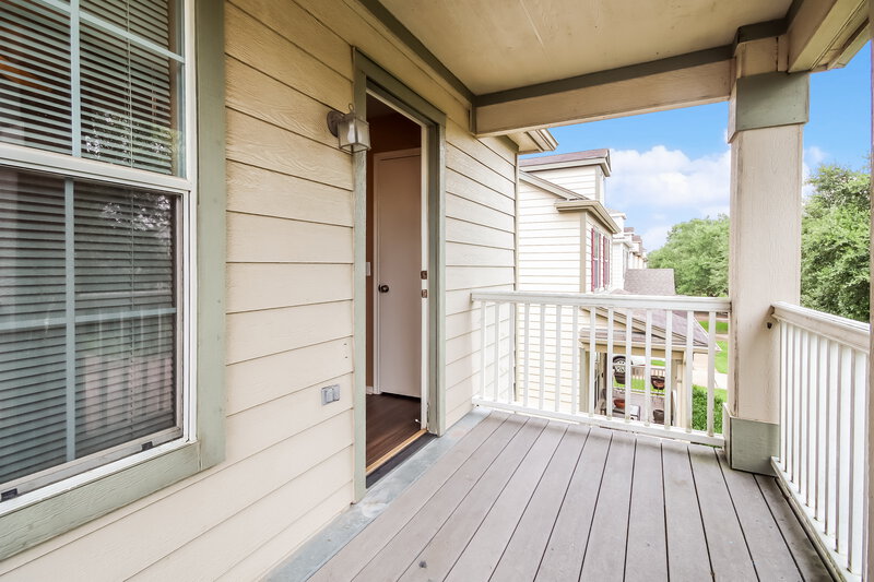1,685/Mo, 18810 Sandelford Dr Katy, TX 77449 Balcony View