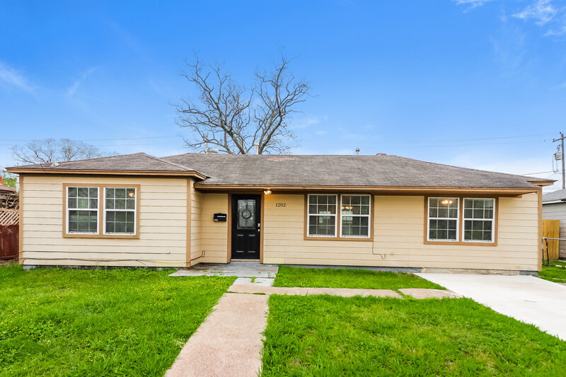 1,690/Mo, 1202 Trimm Ave Pasadena, TX 77502 External View