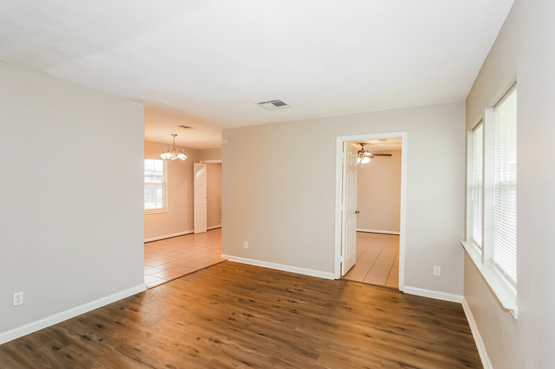 1,690/Mo, 1202 Trimm Ave Pasadena, TX 77502 Living Room View 2