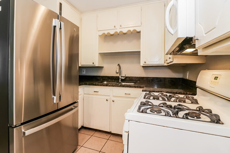 1,690/Mo, 1202 Trimm Ave Pasadena, TX 77502 Kitchen View 2