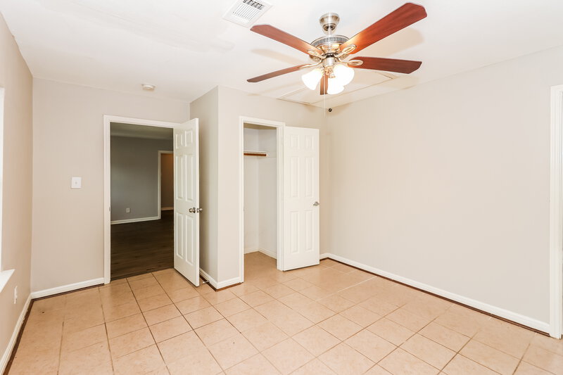1,690/Mo, 1202 Trimm Ave Pasadena, TX 77502 Main Bedroom View 2