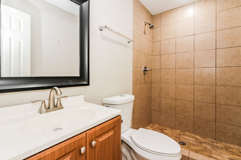 1,690/Mo, 1202 Trimm Ave Pasadena, TX 77502 Main Bathroom View