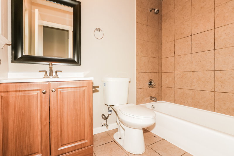1,690/Mo, 1202 Trimm Ave Pasadena, TX 77502 Bathroom View