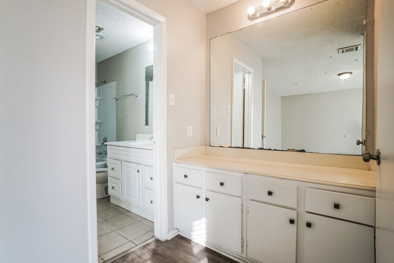 2,280/Mo, 5403 Sweetwind Ln Spring, TX 77373 Main Bathroom View