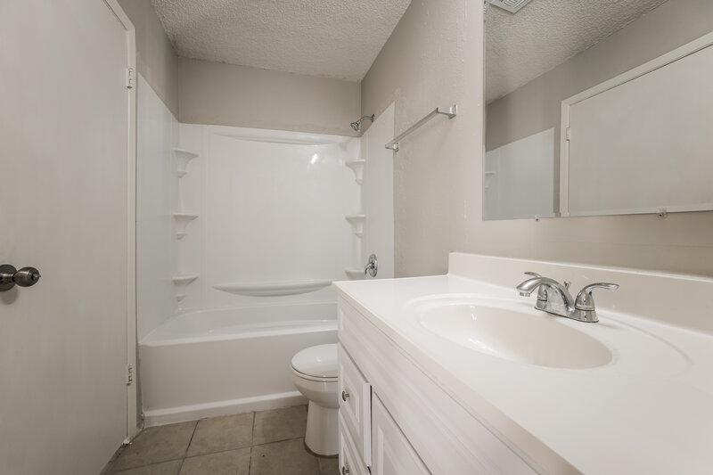 2,280/Mo, 5403 Sweetwind Ln Spring, TX 77373 Main Bathroom View 2