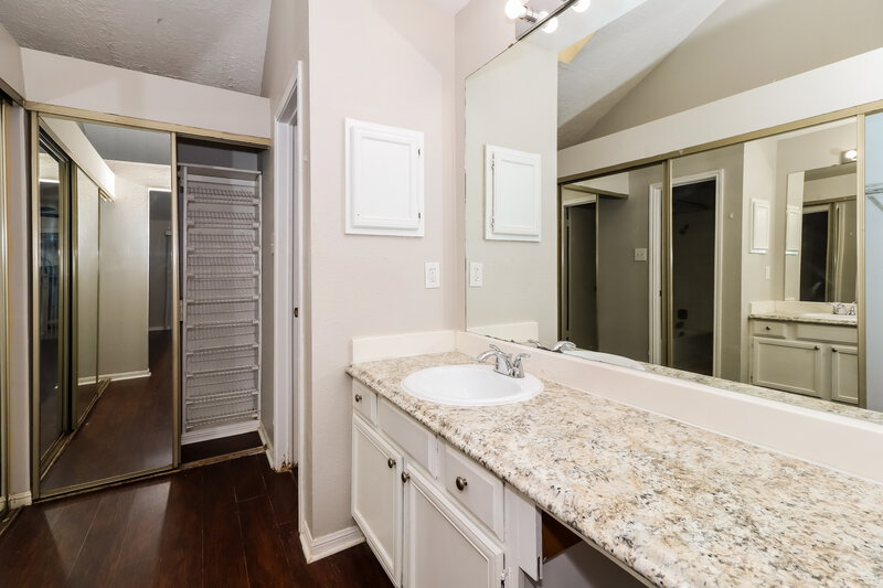 1,675/Mo, 16807 Capewood Dr Humble, TX 77396 Main Bathroom View
