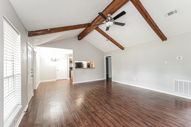 1,615/Mo, 13331 Townwood Dr Houston, TX 77045 Living Room View