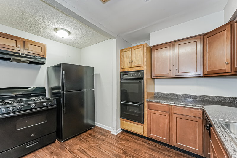 1,615/Mo, 13331 Townwood Dr Houston, TX 77045 Kitchen View