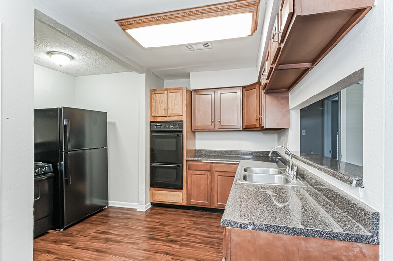 1,615/Mo, 13331 Townwood Dr Houston, TX 77045 Kitchen View 2