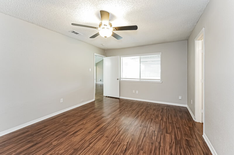 1,615/Mo, 13331 Townwood Dr Houston, TX 77045 Main Bedroom View