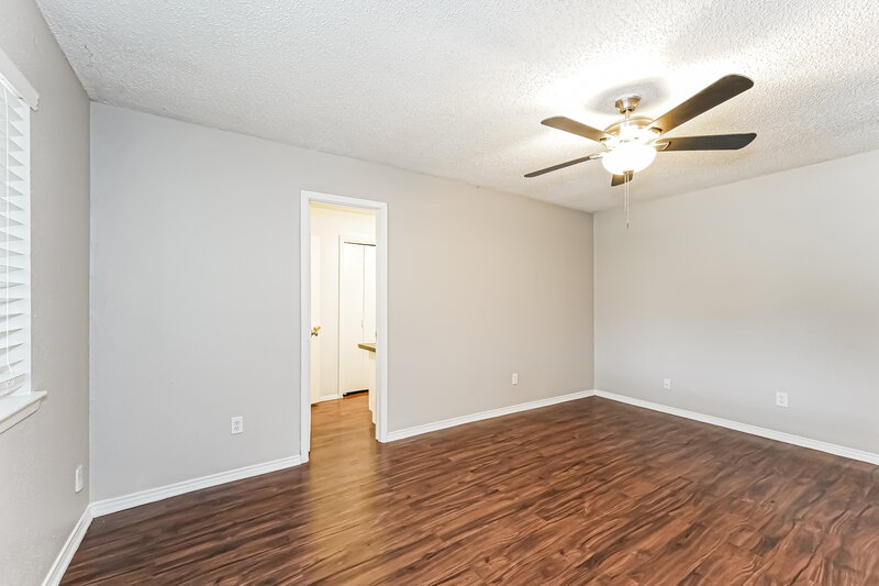1,615/Mo, 13331 Townwood Dr Houston, TX 77045 Main Bedroom View 2