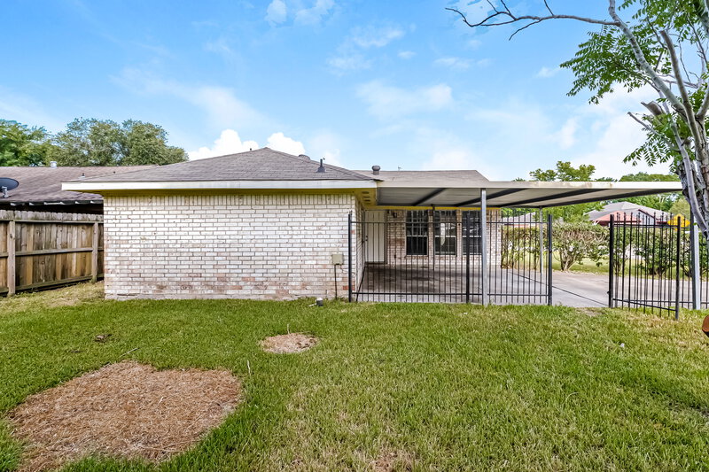 1,615/Mo, 13331 Townwood Dr Houston, TX 77045 Rear View