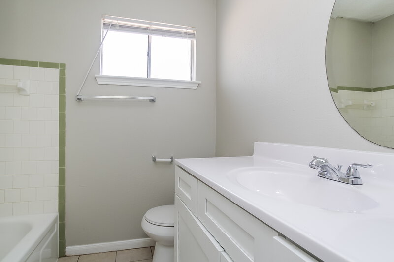 1,495/Mo, 11747 Murr Way Houston, TX 77048 Master Bathroom View