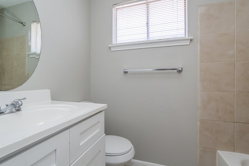 1,495/Mo, 11747 Murr Way Houston, TX 77048 Bathroom View
