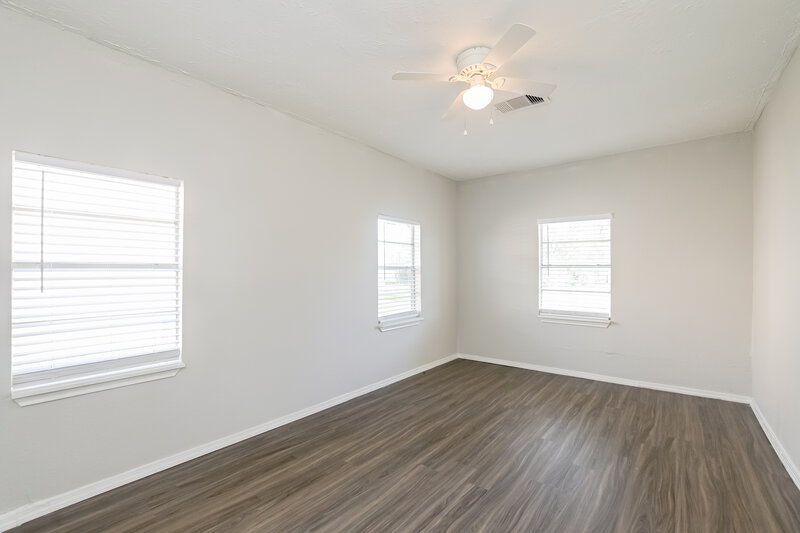 1,750/Mo, 1121 14th Ave Texas City, TX 77590 Main Bedroom View
