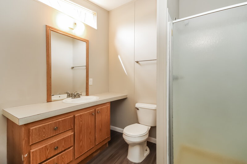 1,685/Mo, 11002 Cordoba Houston, TX 77088 Main Bathroom View 2