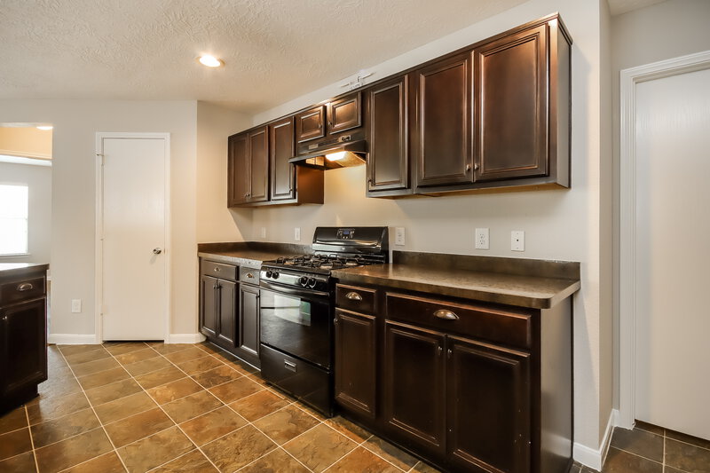 2,330/Mo, 16626 Cheshire Grove Ln Houston, TX 77090 Kitchen View