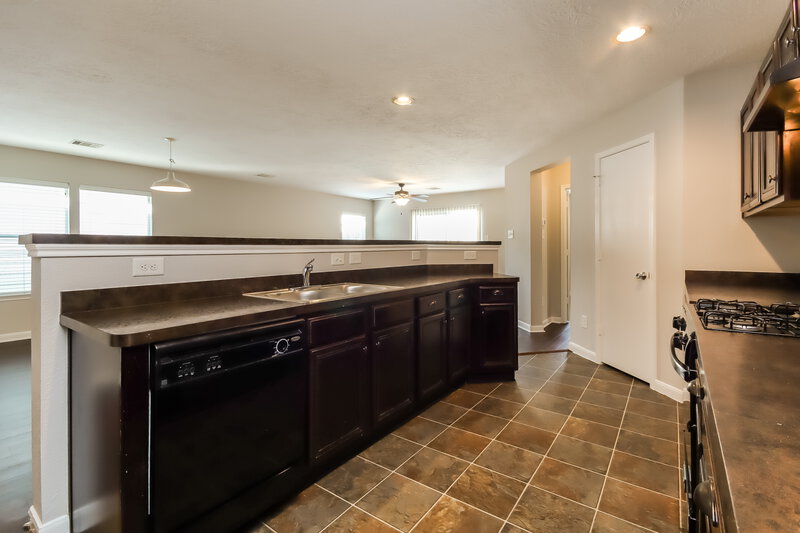 2,330/Mo, 16626 Cheshire Grove Ln Houston, TX 77090 Kitchen View 2