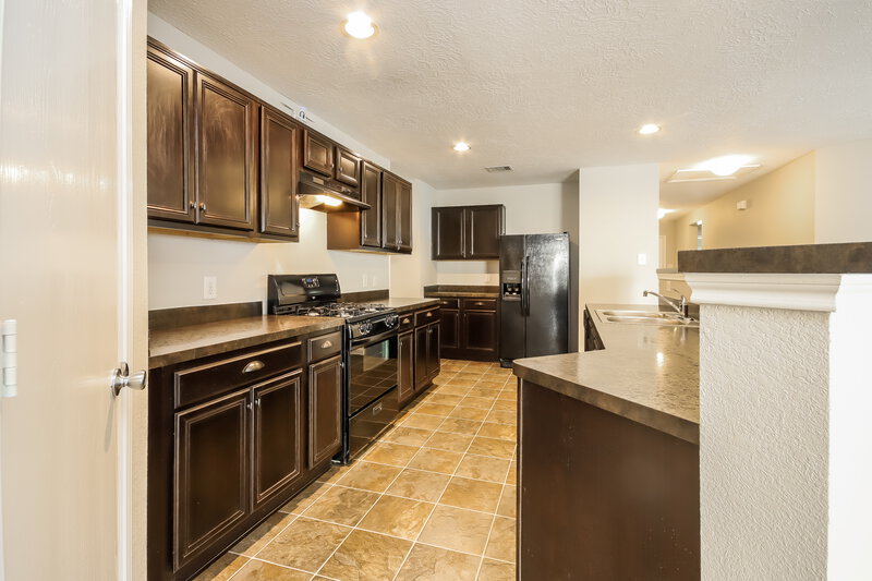 2,330/Mo, 16626 Cheshire Grove Ln Houston, TX 77090 Kitchen View 3