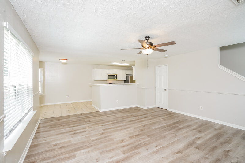 1,740/Mo, 12623 Tracewood Ln Houston, TX 77066 Living Room View 2