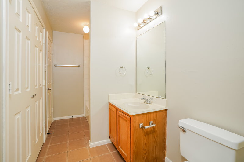 1,740/Mo, 12623 Tracewood Ln Houston, TX 77066 Main Bathroom View