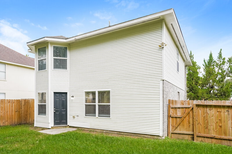 1,740/Mo, 12623 Tracewood Ln Houston, TX 77066 Rear View 2