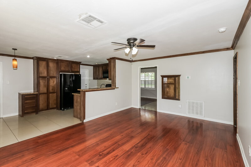 1,975/Mo, 5751 Oakham St Houston, TX 77085 Family Room View 2