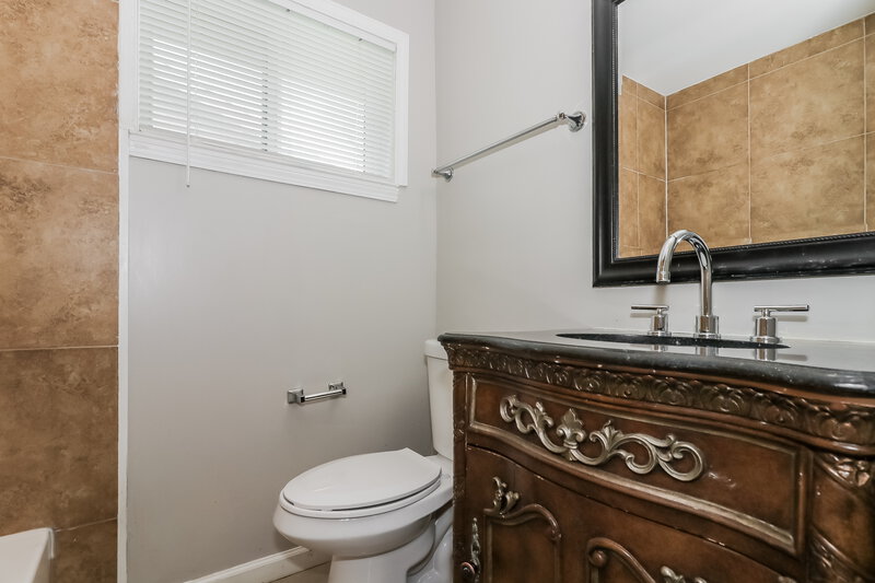 1,975/Mo, 5751 Oakham St Houston, TX 77085 Main Bathroom View