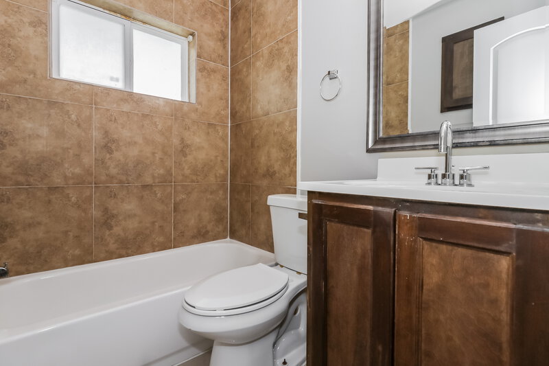 1,975/Mo, 5751 Oakham St Houston, TX 77085 Bathroom View