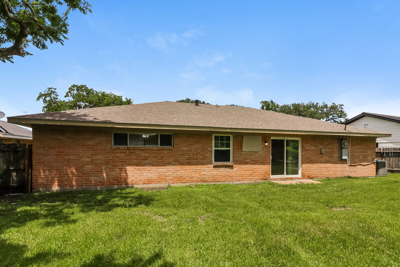 1,975/Mo, 5751 Oakham St Houston, TX 77085 Rear View