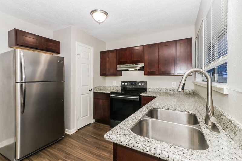 1,540/Mo, 7218 Wren Cir Texas City, TX 77591 Kitchen View 2