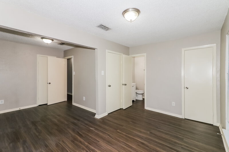 1,540/Mo, 7218 Wren Cir Texas City, TX 77591 Main Bedroom View 2