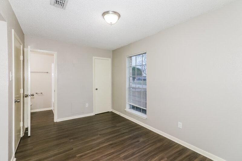 1,540/Mo, 7218 Wren Cir Texas City, TX 77591 Main Bedroom View 3