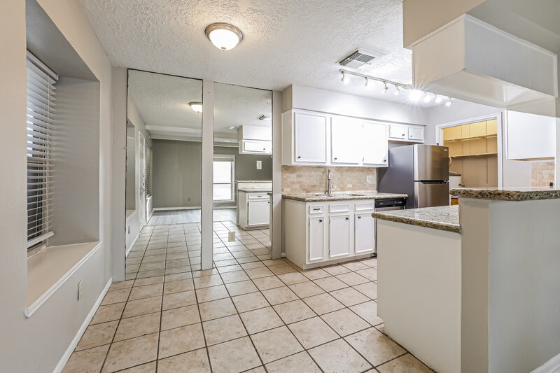 1,400/Mo, 13483 Castilian DR # 1 Houston, TX 77015 Dining Room View