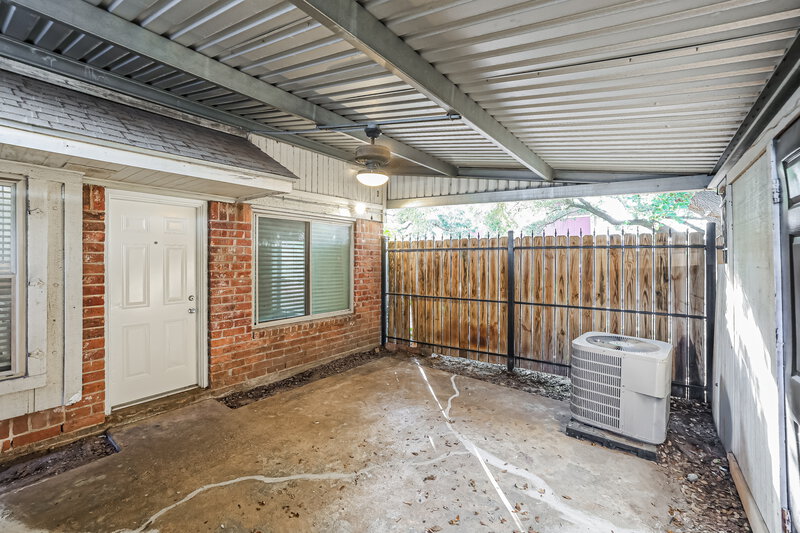 1,400/Mo, 13483 Castilian DR # 1 Houston, TX 77015 Backyard View