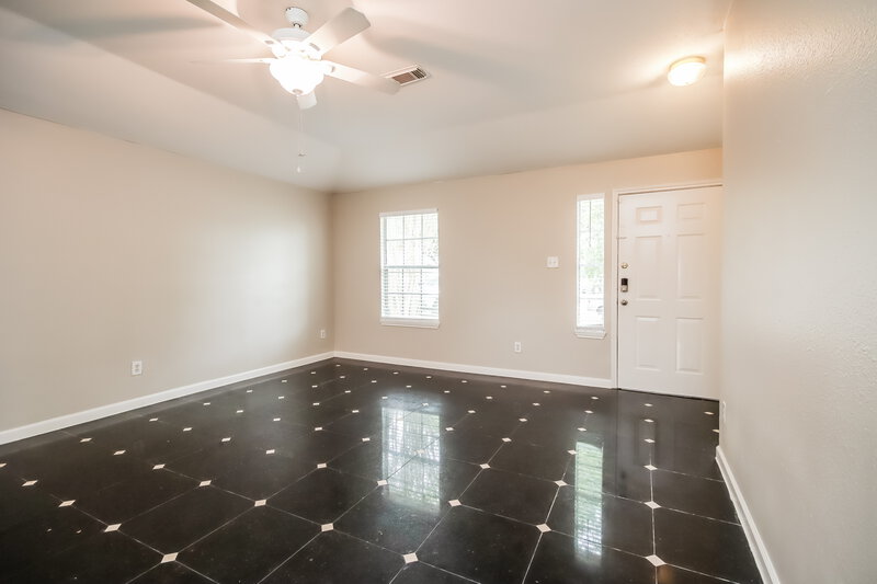 1,555/Mo, 12914 W Greenwick Loo Houston, TX 77085 Living Room View