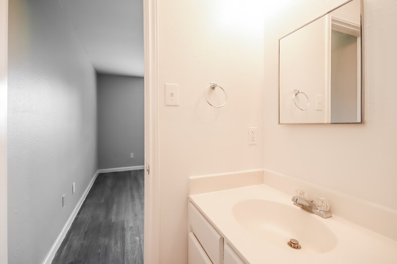 1,555/Mo, 12914 W Greenwick Loo Houston, TX 77085 Bathroom View 2