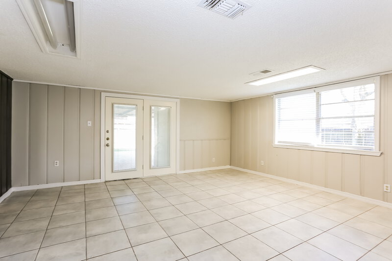 0/Mo, 1401 Nell Pasadena, TX 77506 Living Room View