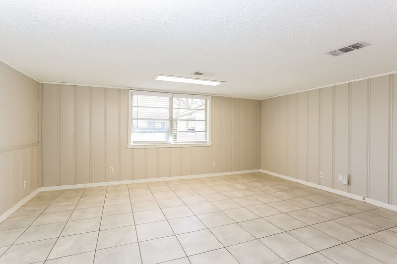 0/Mo, 1401 Nell Pasadena, TX 77506 Living Room View 2
