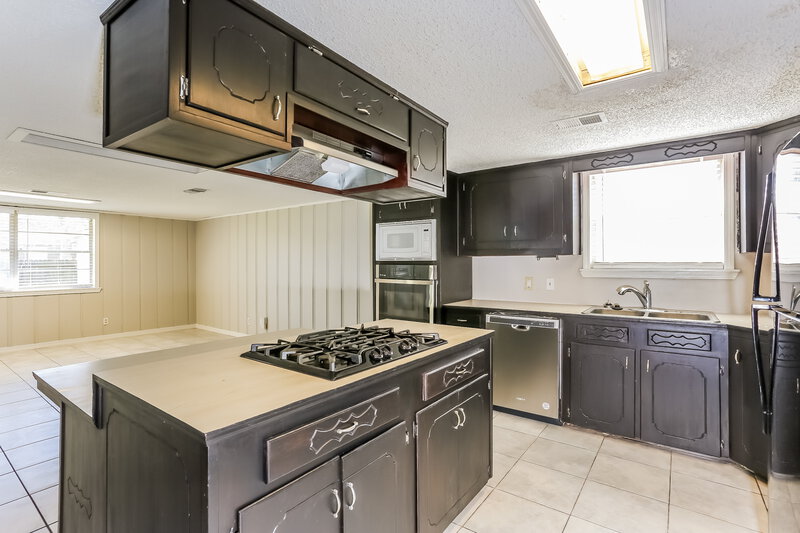 0/Mo, 1401 Nell Pasadena, TX 77506 Kitchen View