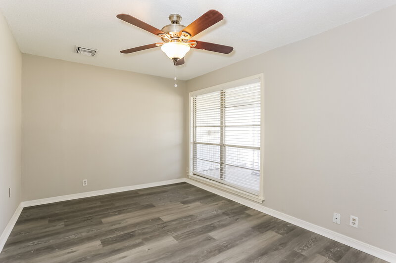 0/Mo, 1401 Nell Pasadena, TX 77506 Main Bedroom View