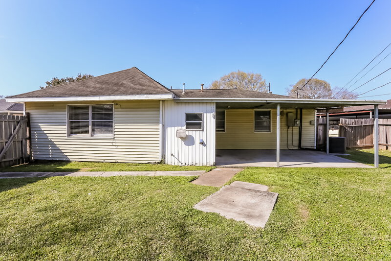 0/Mo, 1401 Nell Pasadena, TX 77506 Rear View