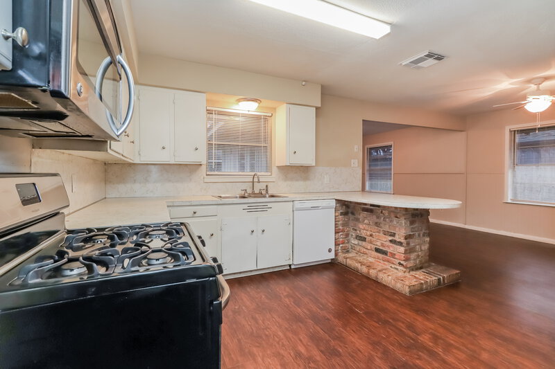 1,785/Mo, 1710 Jessie Pasadena, TX 77502 Kitchen View
