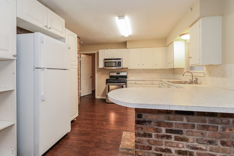 1,785/Mo, 1710 Jessie Pasadena, TX 77502 Kitchen View 2