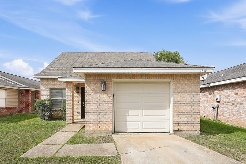 4 Bedroom House – 7710 Ellis Dr, Missouri City, TX 77489