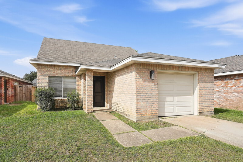 1,570/Mo, 7710 Ellis Dr Missouri City, TX 77489 Front View
