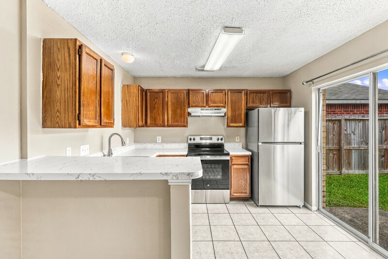 1,570/Mo, 7710 Ellis Dr Missouri City, TX 77489 Kitchen View 2