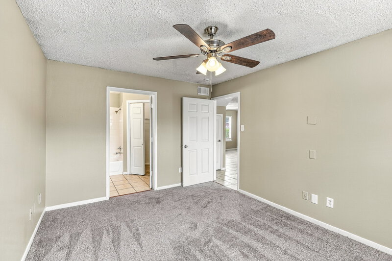 1,570/Mo, 7710 Ellis Dr Missouri City, TX 77489 Primary Bedroom View 2