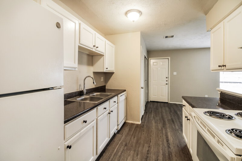 1,760/Mo, 16222 Lazy Ridge Houston, TX 77053 Kitchen View